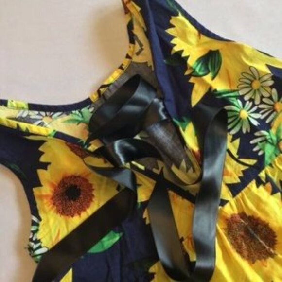 NEW SUNFLOWER SUNDRESS HOLIDAY - Picture 8 of 9